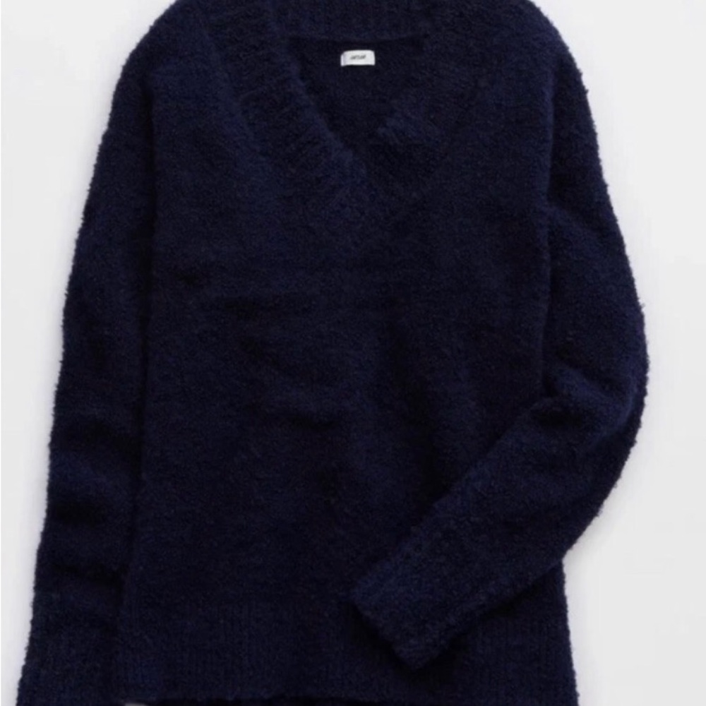 aerie Women's V-Neck Pullover Sweater in Navy - Picture 3 of 9